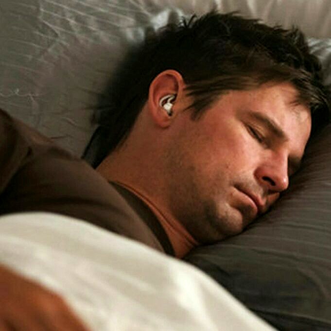 Ist Es Schlecht Oder Sicher, Mit Geräuschunterdrückenden Kopfhörern Zu Schlafen?